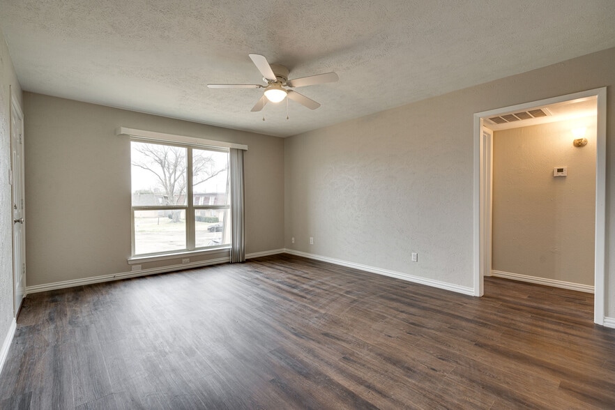 More Photos Of 608 Fallmeadow Ct, Denton Apartments For Sale