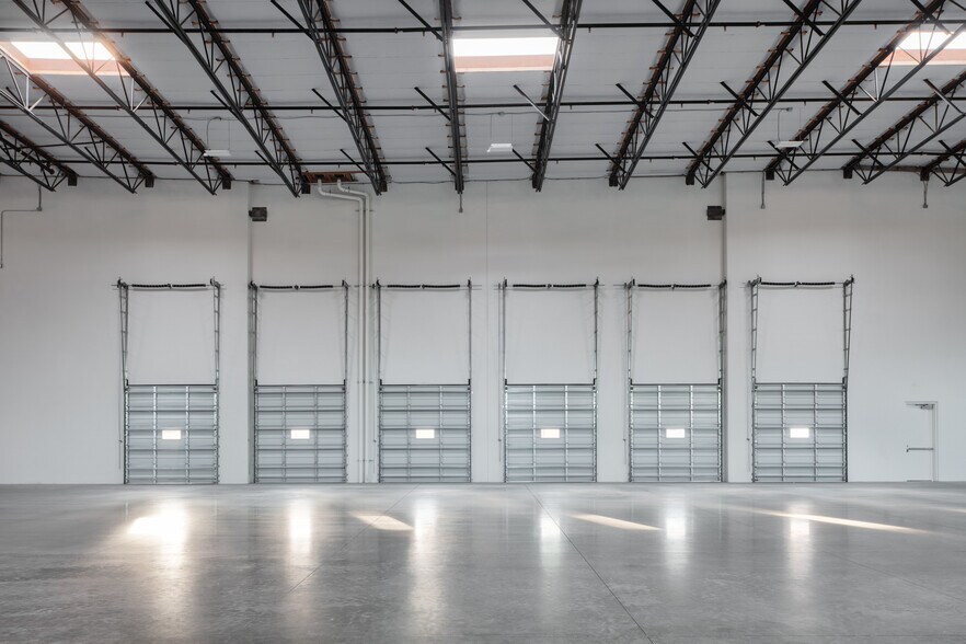 More Photos Of 1903 Citracado Pky, Escondido Manufacturing For Lease