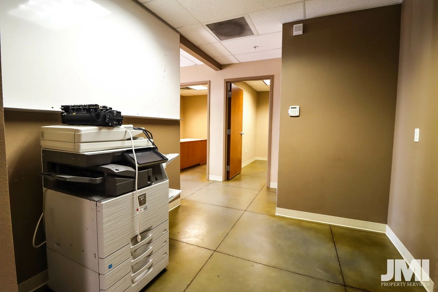 More Photos Of 795 E Factory Dr, St George Flex For Lease