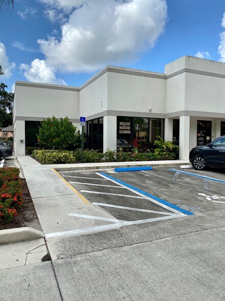 More Photos Of 2540 Metrocentre Blvd, West Palm Beach Medical For Lease