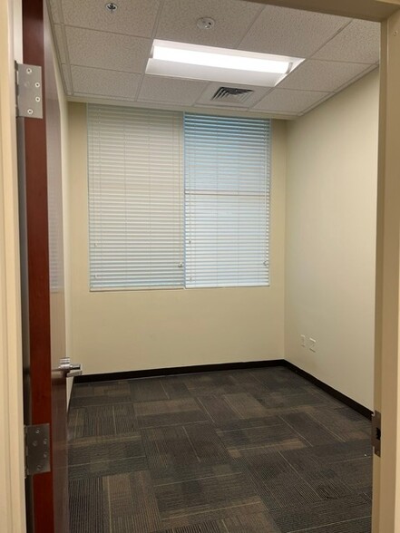 More Photos Of 40107 Highway 27, Davenport Medical For Lease