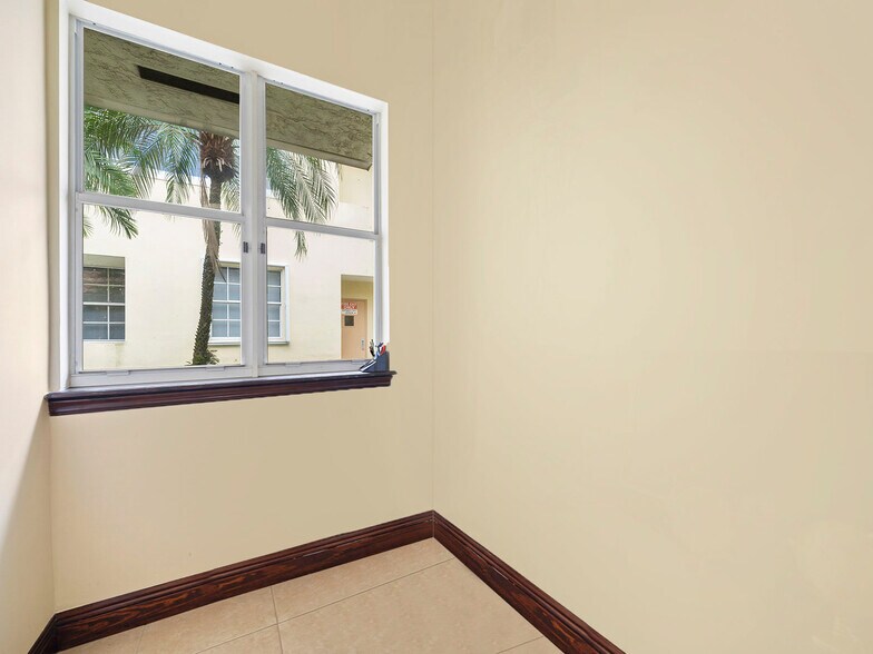 More Photos Of 11050 N Kendall Dr, Miami Loft Creative Space For Sale