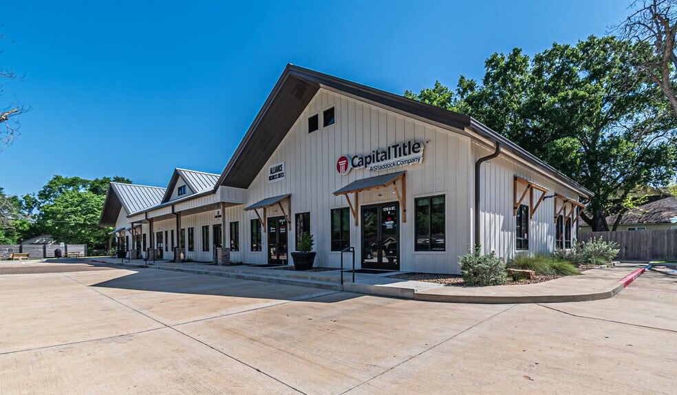 More Photos Of 1210 A St, Waller Medical For Lease