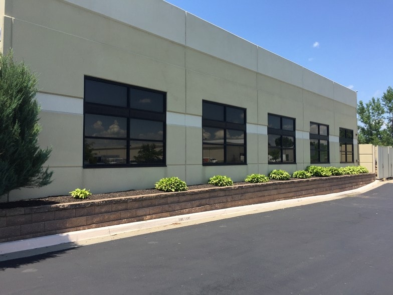 More Photos Of 1920 W 143rd St, Leawood Office For Sale