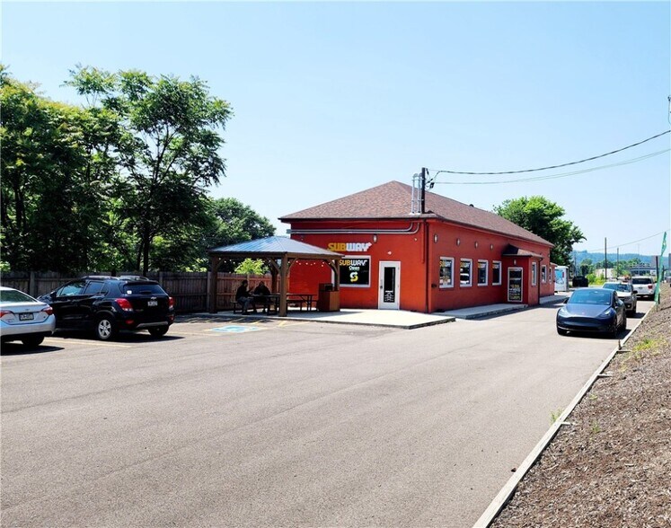 More Photos Of 99 Ohio River Blvd, Leetsdale Fast Food For Sale