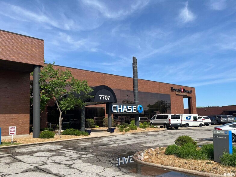 More Photos Of 7707 N Knoxville Ave, Peoria Office For Lease