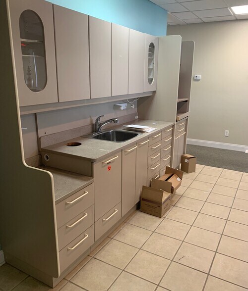 More Photos Of 2560 Waterbridge Way, Evansville General Retail For Lease