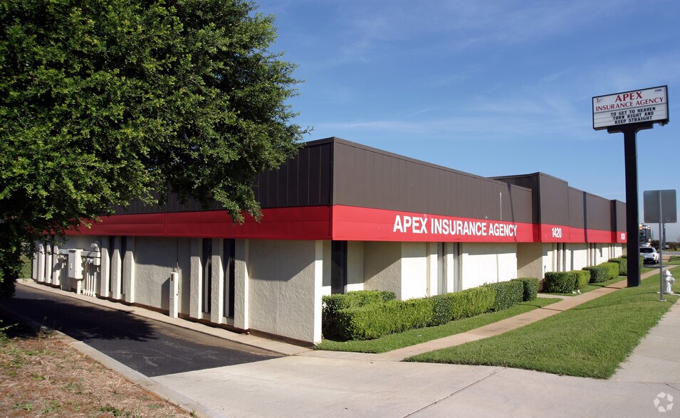 More Photos Of 1420 N Cooper St, Arlington Office For Sale