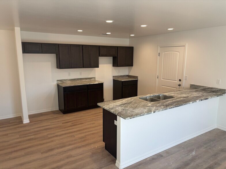 More Photos Of 901 Berk Ave, Kingman Apartments For Sale