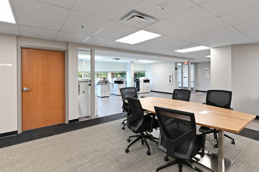 More Photos Of 921 Eastwind Dr, Westerville Unknown For Lease