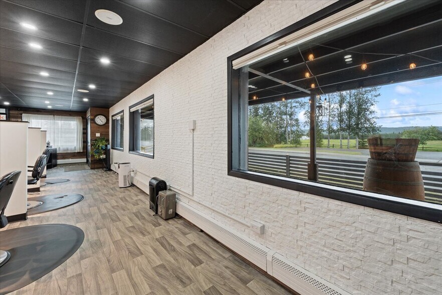 More Photos Of 1019 College Rd, Fairbanks Flex For Sale