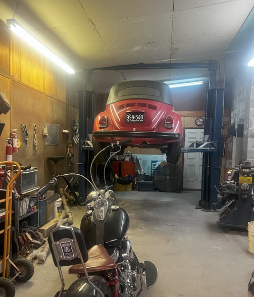 More Photos Of 204 2nd St NE, Burkeville Auto Repair For Sale