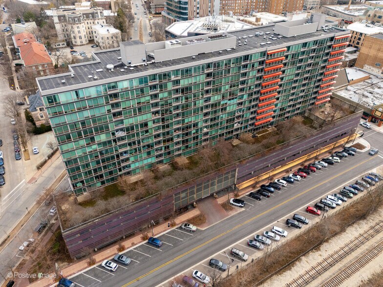 More Photos Of 1831 Benson Ave, Evanston Office For Sale