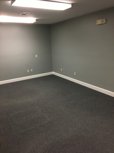 More Photos Of 3512 Godwin Ct, Mobile Medical For Sale