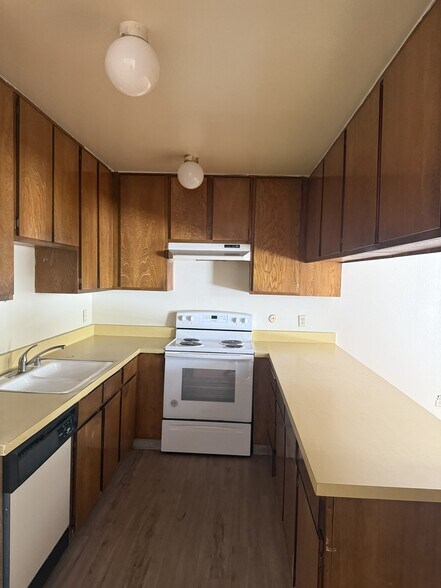 More Photos Of 130 N Alexandria Ave, Los Angeles Apartments For Sale