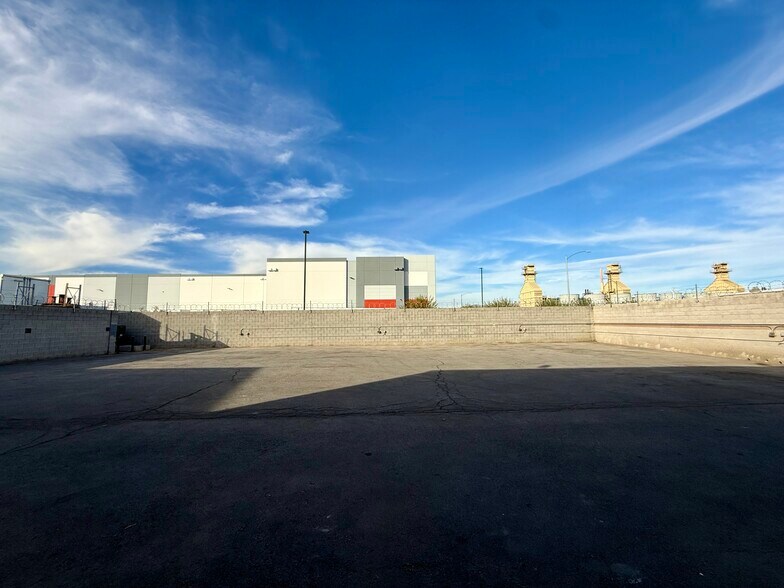 More Photos Of 1280 Rockpebble Ave, North Las Vegas Light Manufacturing For Lease
