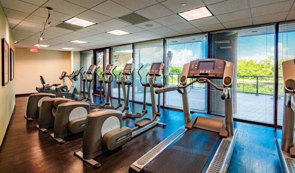 More Photos Of 3000 Bayport Dr, Tampa Office For Lease