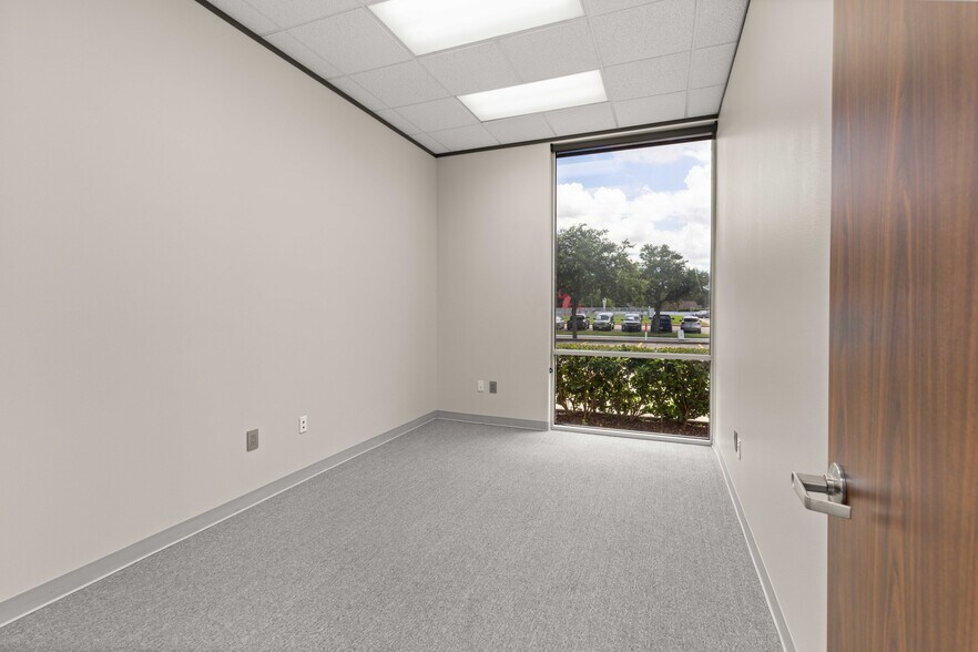 More Photos Of 1325 Space Park Dr, Houston Medical For Lease