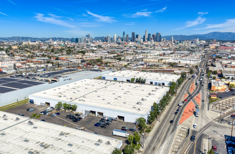 More Photos Of 2501-2551 S Alameda St, Los Angeles Unknown For Lease