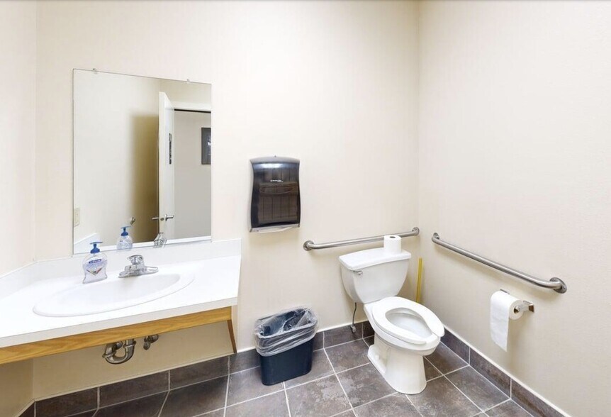 More Photos Of 1271 Port Dr, Clarkston Office For Sale