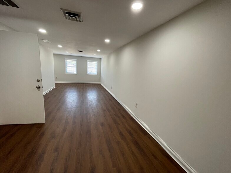 More Photos Of 6928 Miami Ave, Cincinnati Office For Lease