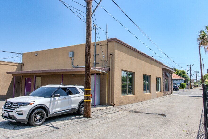 More Photos Of 215 S Citrus Ave, Covina Storefront For Lease