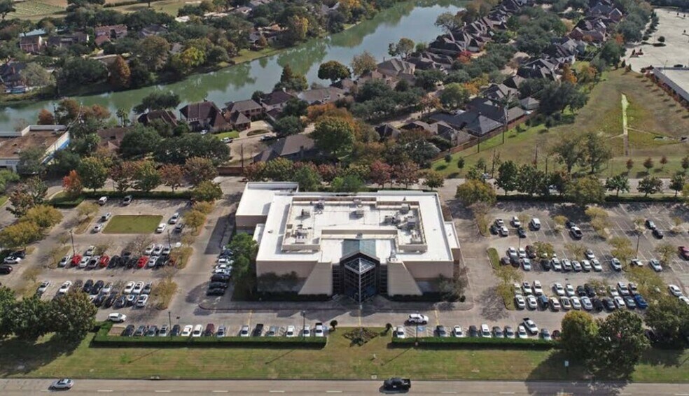 More Photos Of 14111 Southwest Fwy, Sugar Land Health Club For Lease