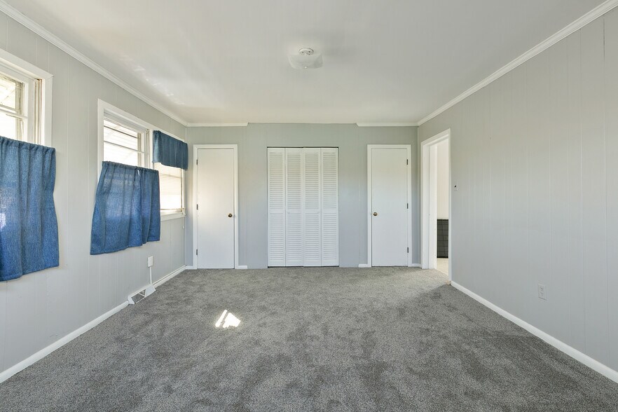 More Photos Of 307 Railroad Ave, Ashland Storefront Retail Residential For Sale