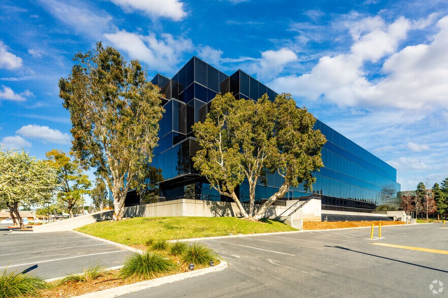 More Photos Of 2850 Ocean Park Blvd, Santa Monica Office For Lease