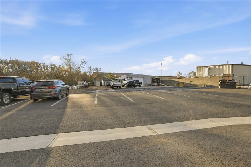 More Photos Of 505 Ez St, Prescott Warehouse For Sale