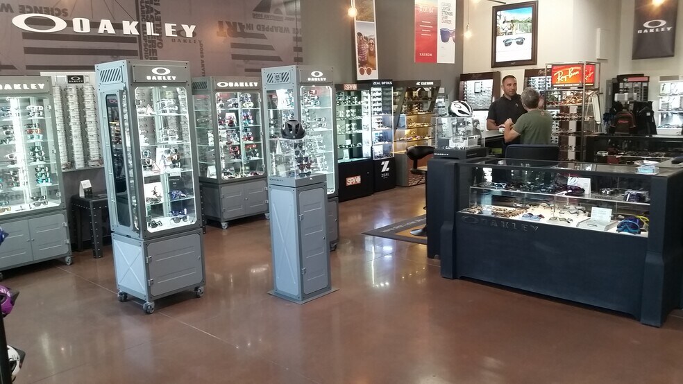 More Photos Of 10595 Discovery Dr, Las Vegas Storefront For Sale