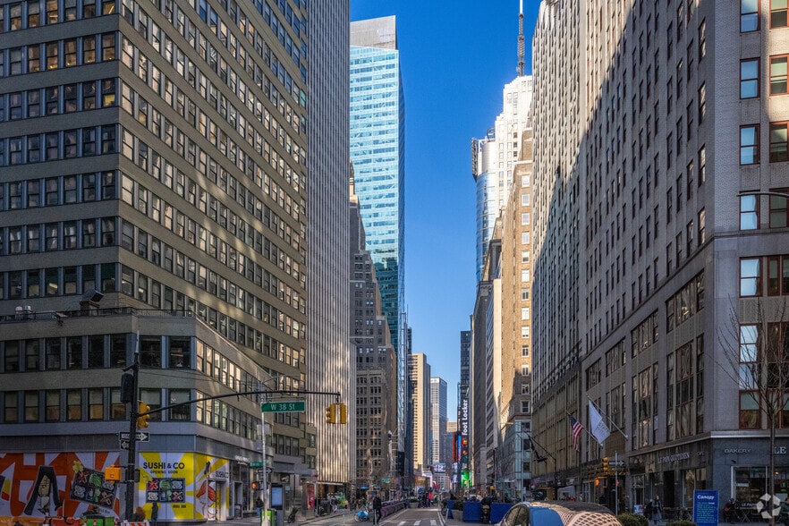 More Photos Of 7 Times Sq, New York Office For Lease