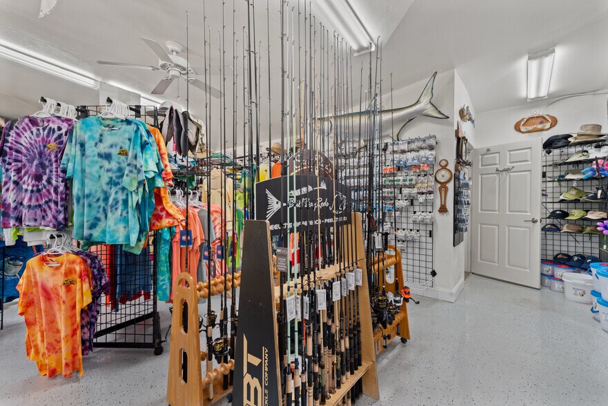 More Photos Of 2052 Danford St, Naples Storefront For Sale