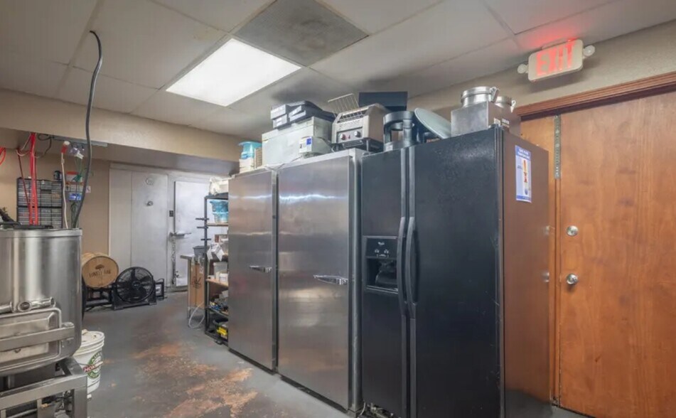 More Photos Of 1107 Cherokee Ave, Seneca Restaurant For Sale