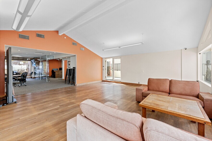 More Photos Of 1218-1224 Prospect St, La Jolla Office For Lease