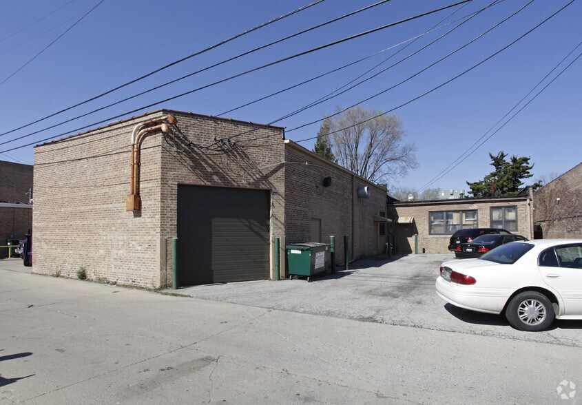 More Photos Of 8049-8051 Ridgeway Ave, Skokie Flex For Lease