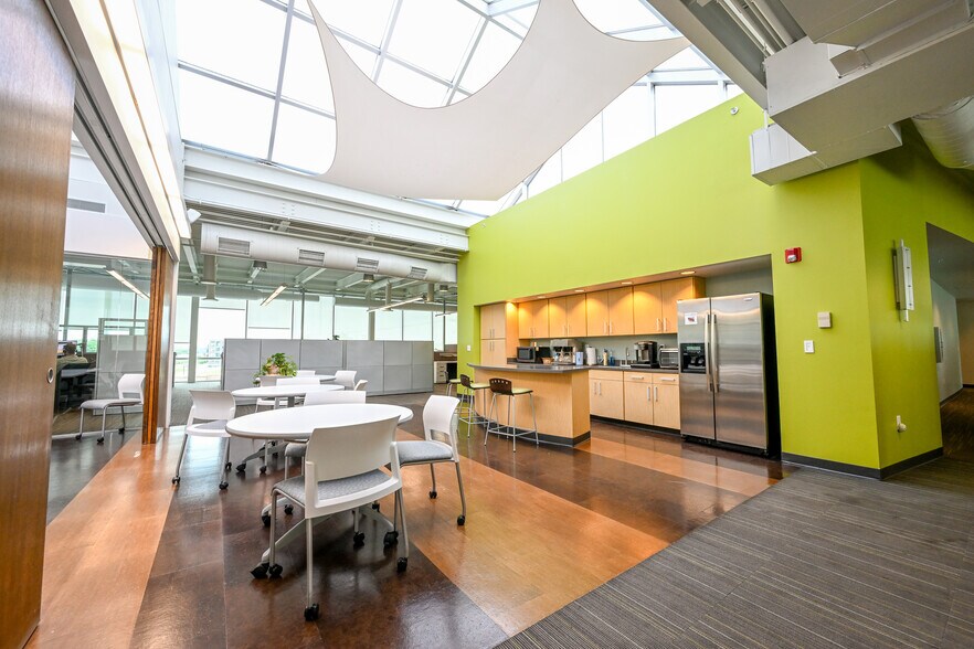 More Photos Of 855 Grandview Ave, Columbus Research And Development For Lease