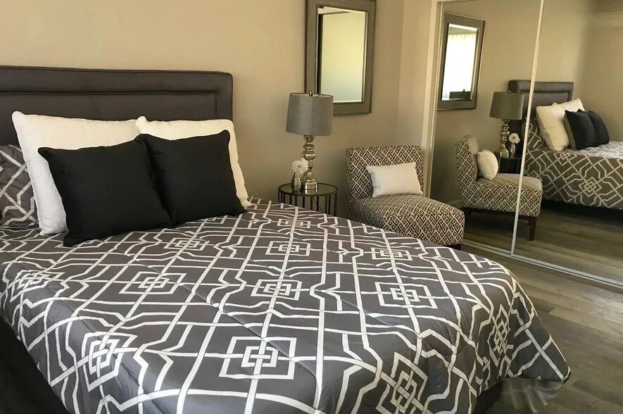 More Photos Of 14420-14432 Valerio St, Van Nuys Apartments For Sale