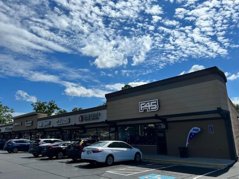 More Photos Of 304-322 Maple Ave W, Vienna General Retail For Lease