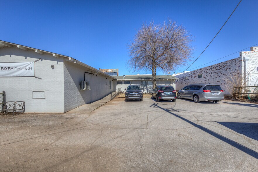 More Photos Of 12 W Dawes Ave, Bixby Office For Sale