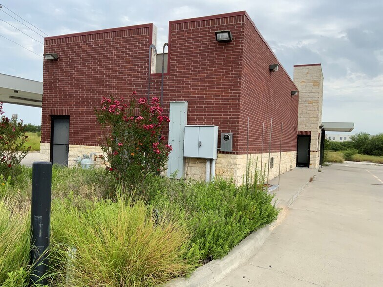 More Photos Of 6280 Highway 281, Three Rivers Fast Food For Sale