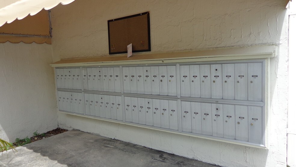 More Photos Of 13977-13981 SW 140th St, Miami Light Distribution For Sale