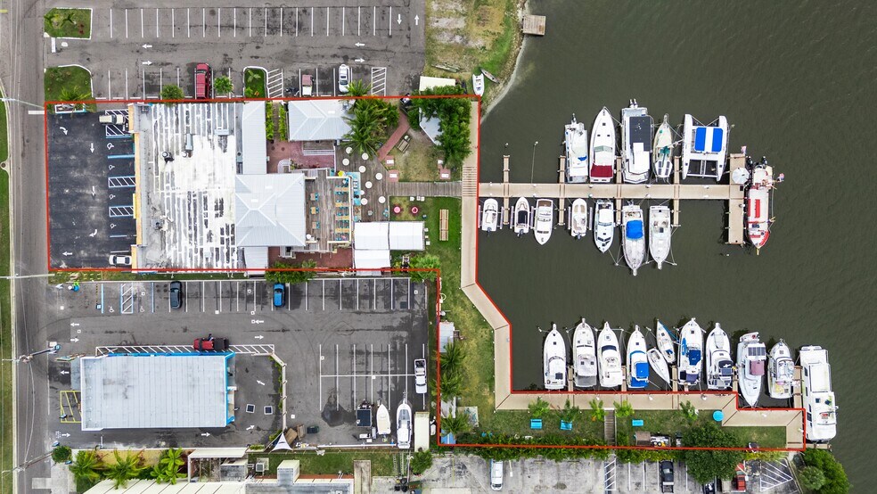 More Photos Of 400-408 W Cocoa Beach Cswy, Cocoa Beach Restaurant For Sale