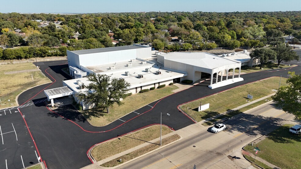 More Photos Of 6801 Meadowbrook Dr, Fort Worth Specialty For Sale