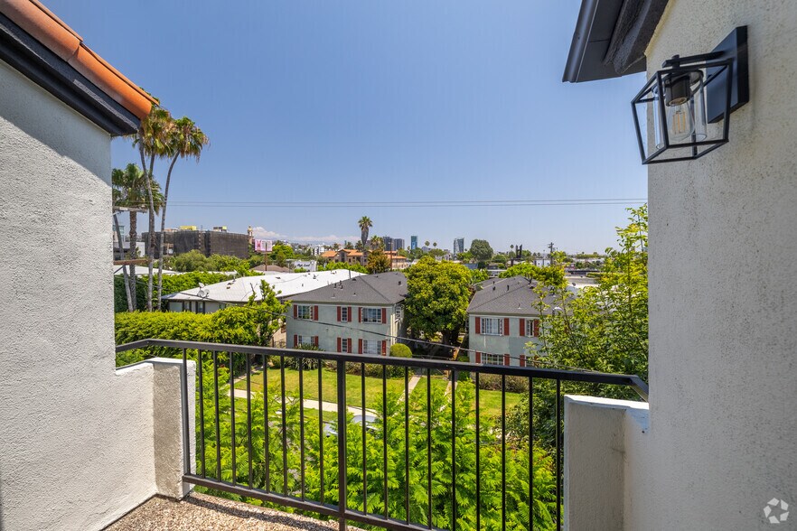 More Photos Of 1318 N Mansfield Ave, Los Angeles Apartments For Sale