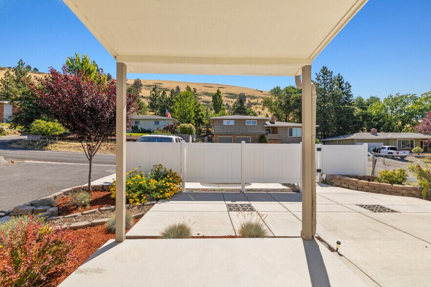 More Photos Of 1754 Kimberly Dr, Klamath Falls Multifamily For Sale