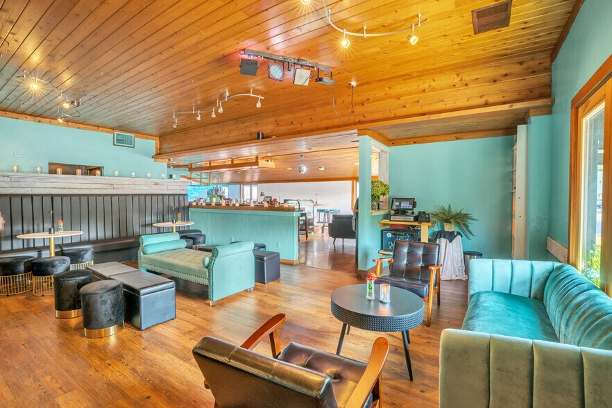 More Photos Of 7778 Highway 42, Egg Harbor Restaurant For Sale