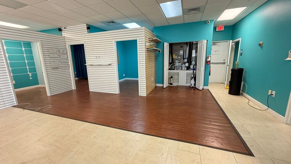 More Photos Of 3350-3390 E Bay Dr, Largo Storefront For Lease