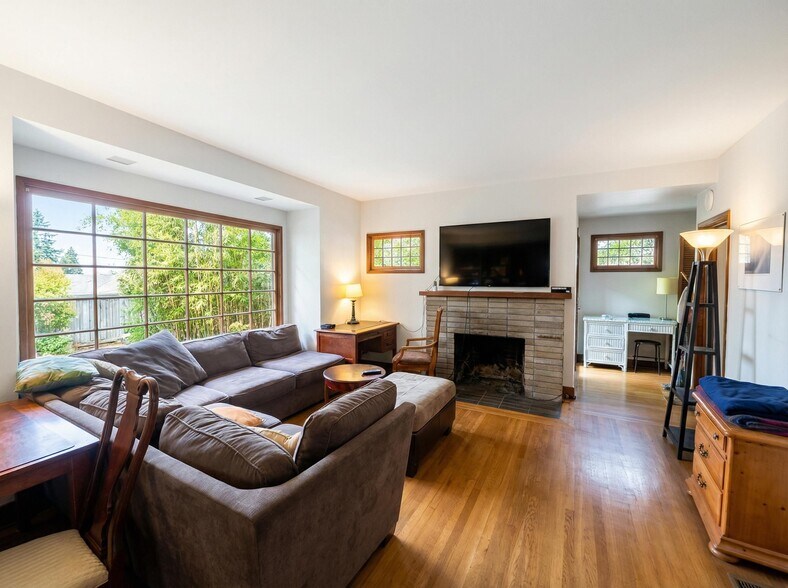 More Photos Of 2633 Regent St, Berkeley Dormitory For Sale