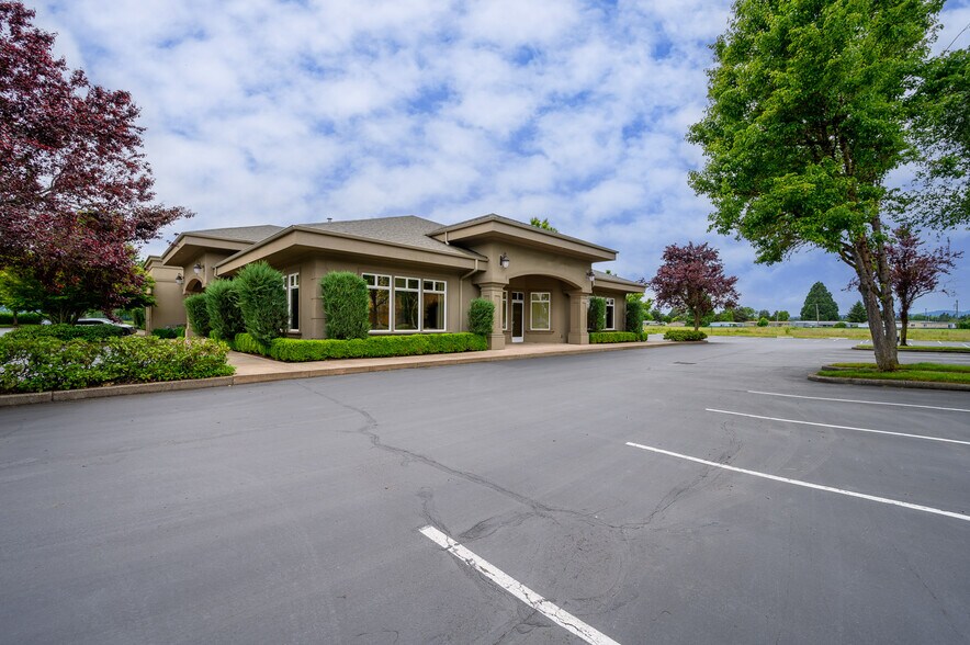 More Photos Of 375 SE Norton Ln, Mcminnville Medical For Lease